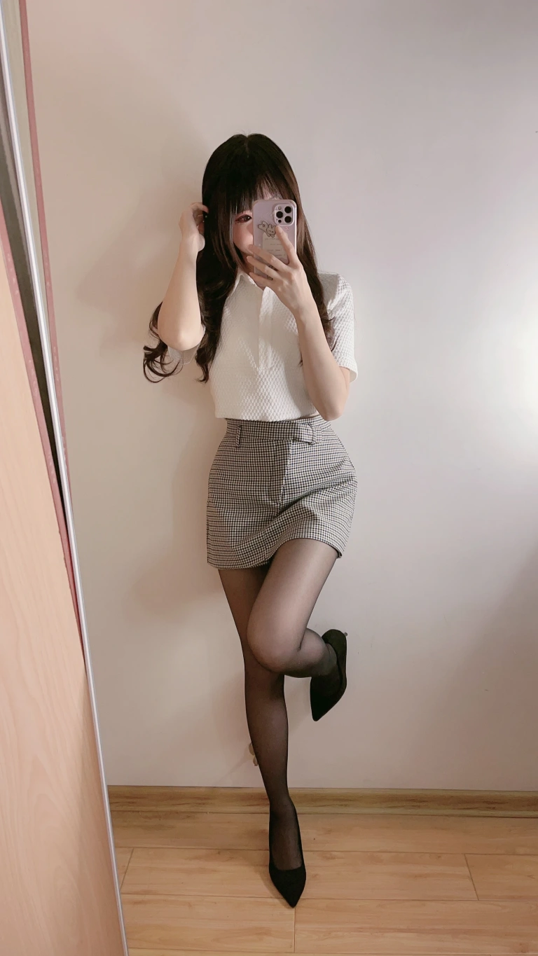 miko酱ww《自拍系列mikoの黑丝03》主题写真：185张全套美图