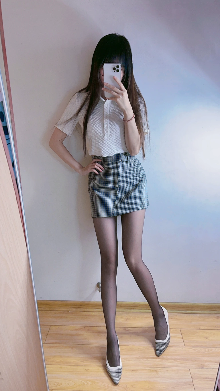 miko酱ww《自拍系列mikoの黑丝03》主题写真：185张全套美图