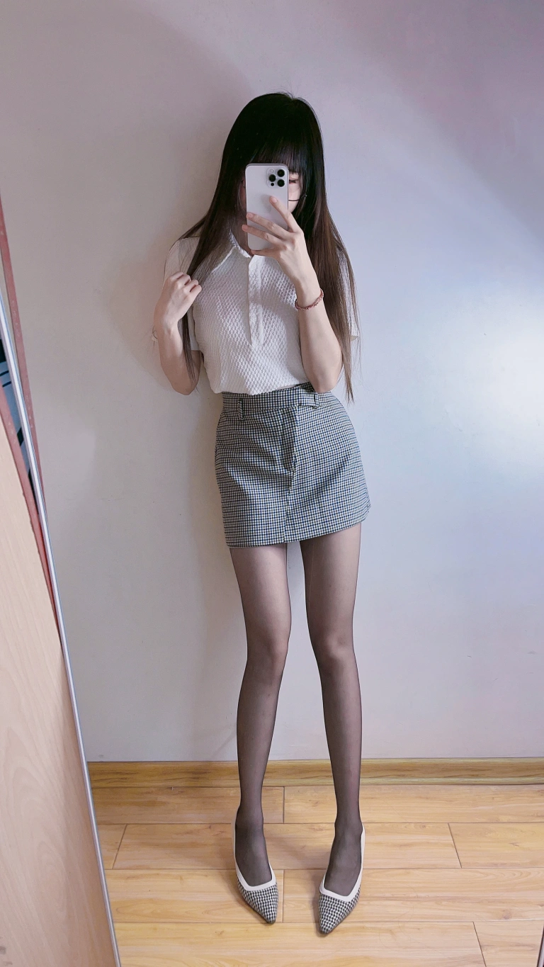 miko酱ww《自拍系列mikoの黑丝03》主题写真：185张全套美图
