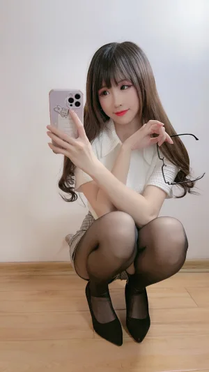 miko酱ww《自拍系列mikoの黑丝03》主题写真：185张全套美图
