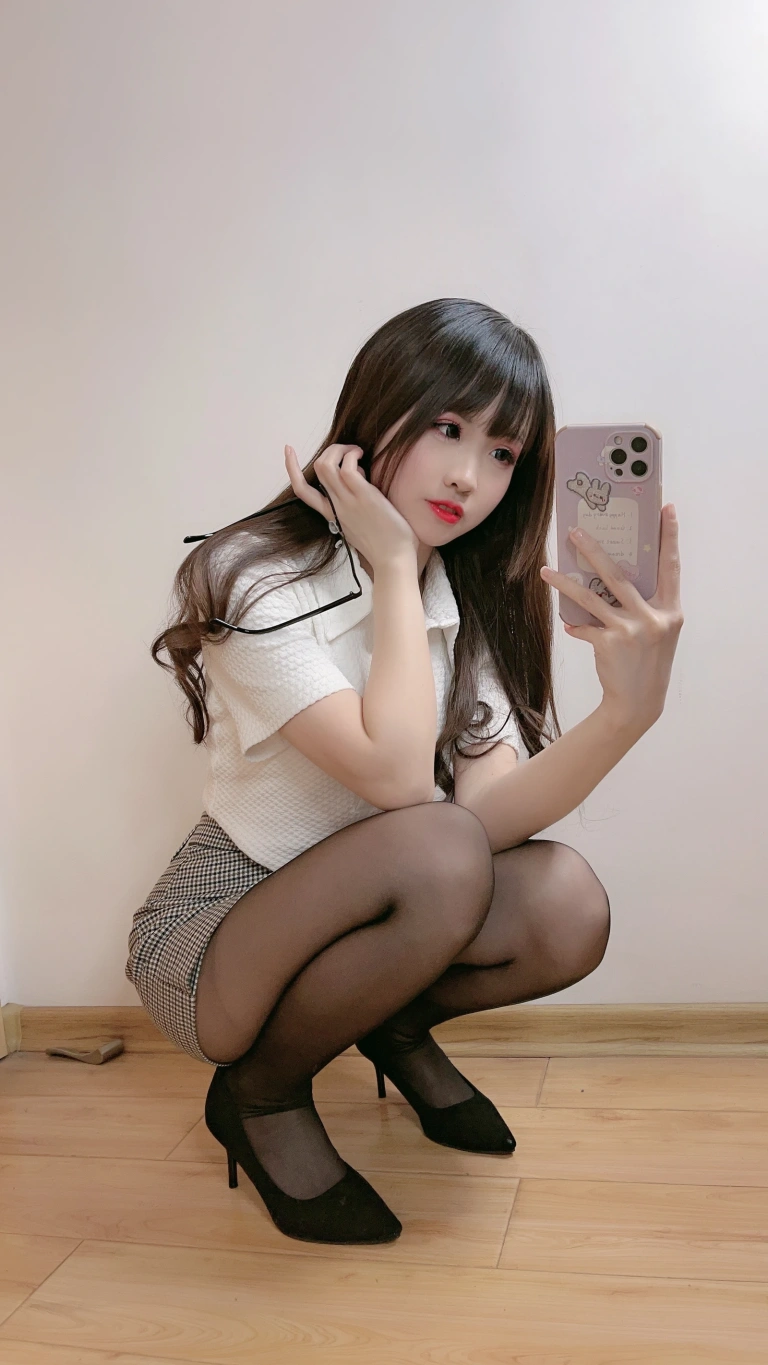miko酱ww《自拍系列mikoの黑丝03》主题写真：185张全套美图