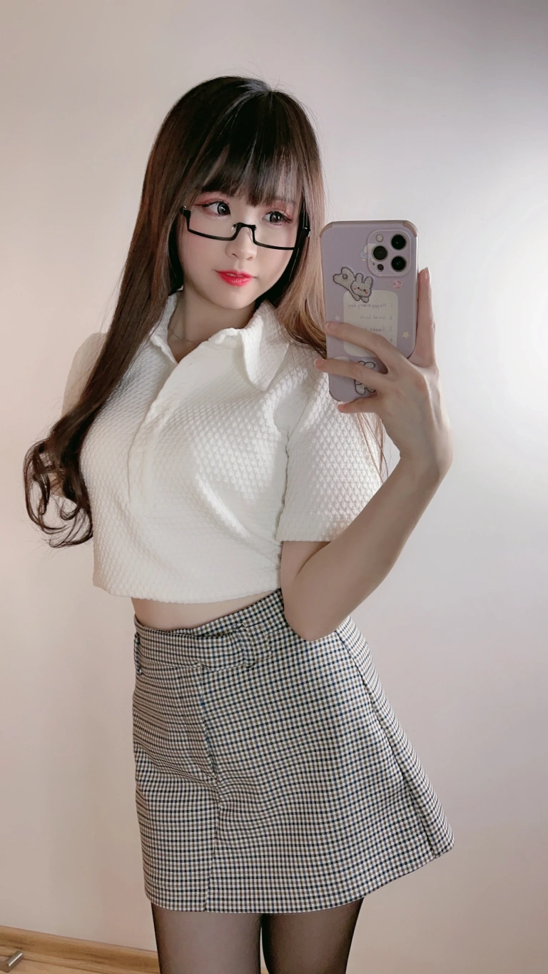 miko酱ww《自拍系列mikoの黑丝03》主题写真：185张全套美图