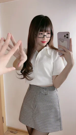 miko酱ww《自拍系列mikoの黑丝03》主题写真：185张全套美图