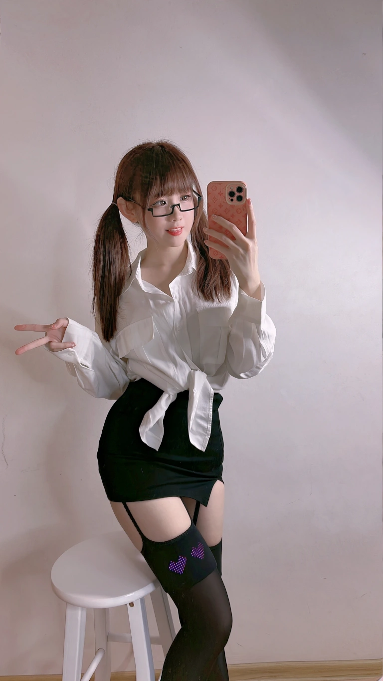 miko酱ww《自拍系列mikoの黑丝04》主题写真：182张全套美图