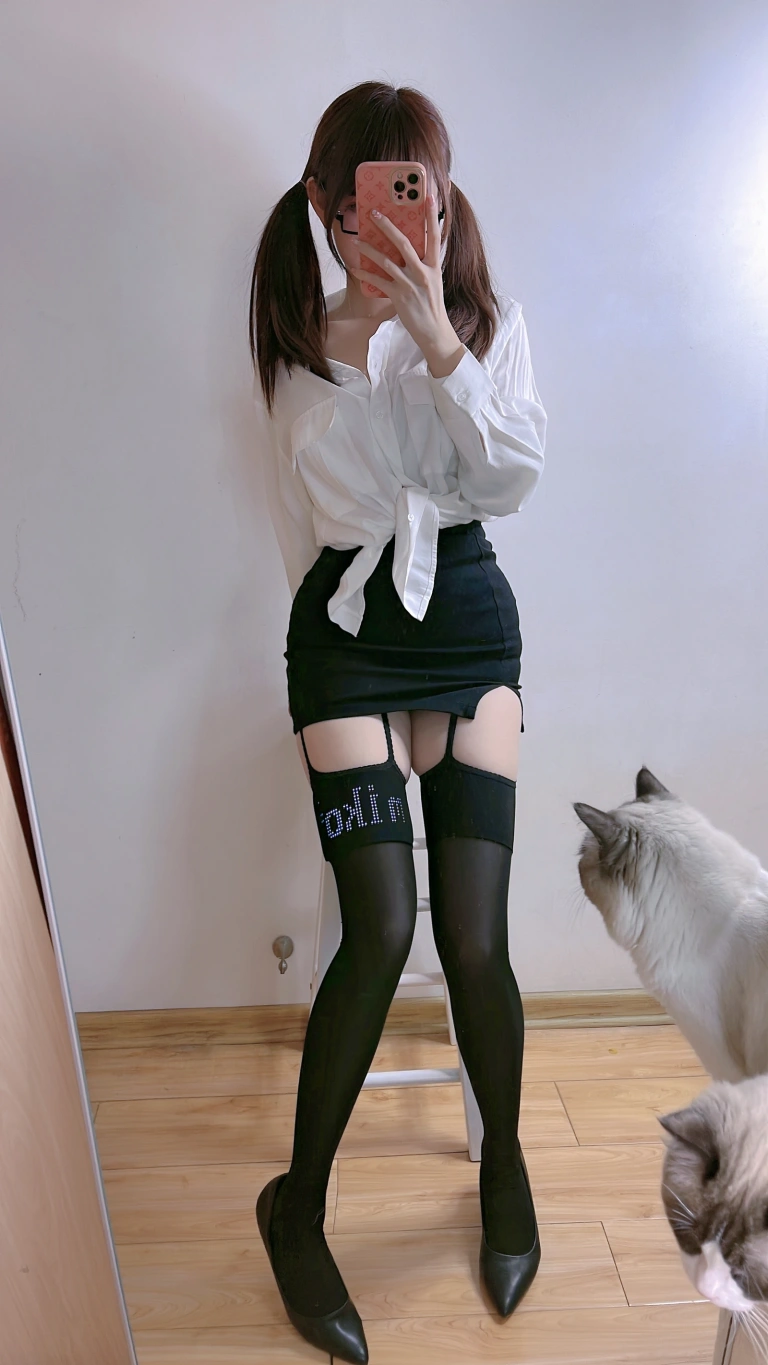 miko酱ww《自拍系列mikoの黑丝04》主题写真：182张全套美图