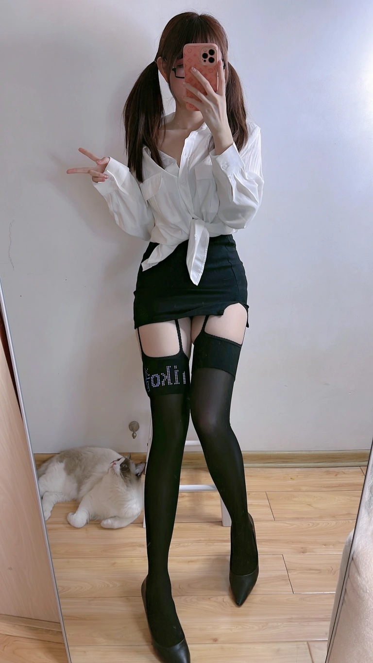 miko酱ww《自拍系列mikoの黑丝04》主题写真：182张全套美图