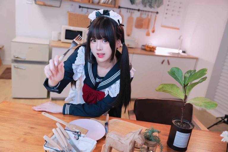 miko酱ww《甜心女仆》主题写真：30张全套美图