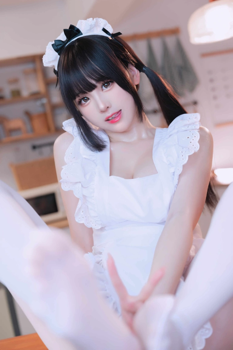 miko酱ww《甜心女仆》主题写真：30张全套美图