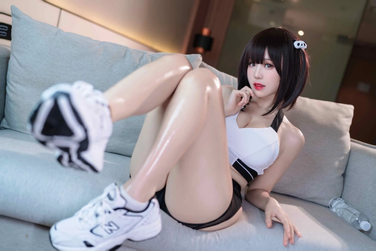 miko酱ww《蛋白大熊猫》主题写真：20张全套美图