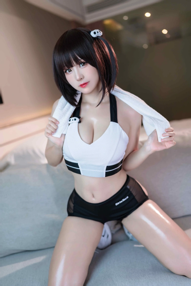 miko酱ww《蛋白大熊猫》主题写真：20张全套美图
