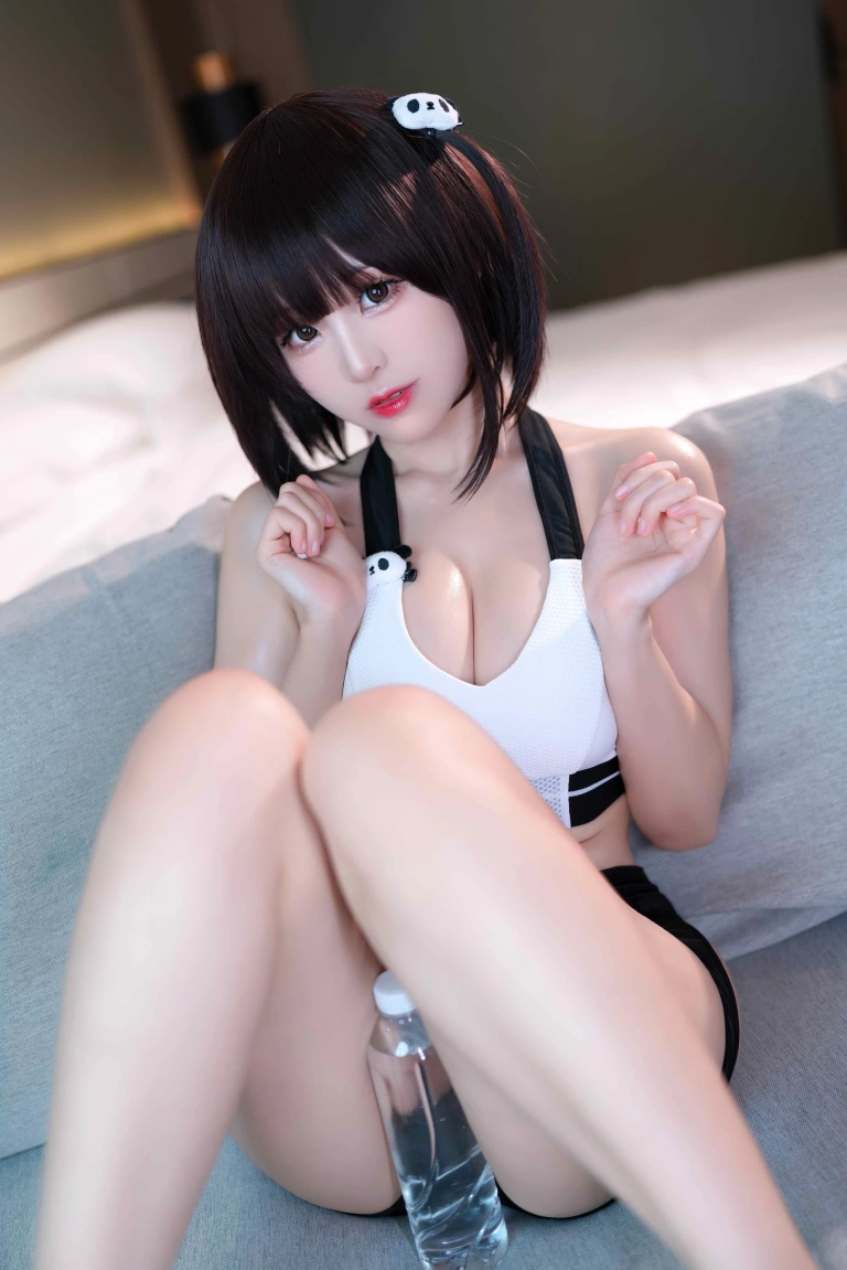 miko酱ww《蛋白大熊猫》主题写真：20张全套美图
