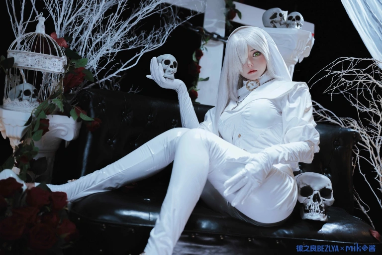 miko酱ww《黑白修女》主题写真：35张全套美图