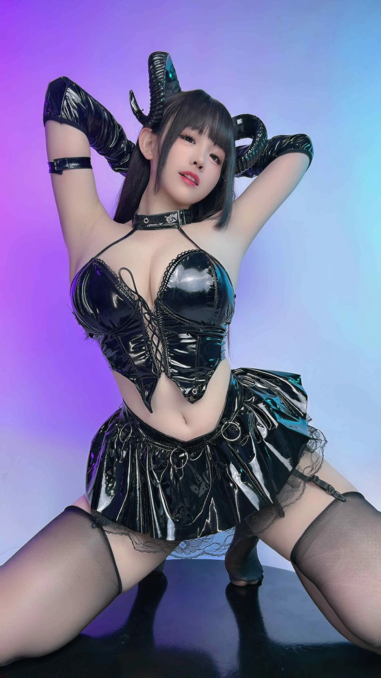 miko酱ww《黑翼魅魔》主题写真：22张全套美图