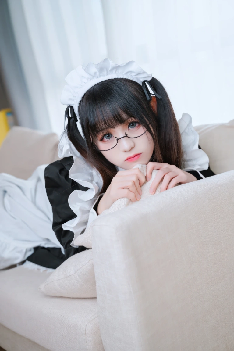 miko酱ww《生日限定女仆》主题写真：26张全套美图