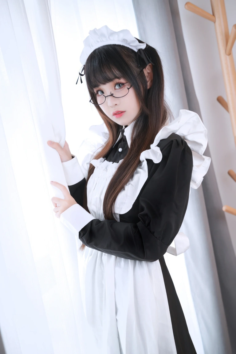miko酱ww《生日限定女仆》主题写真：26张全套美图