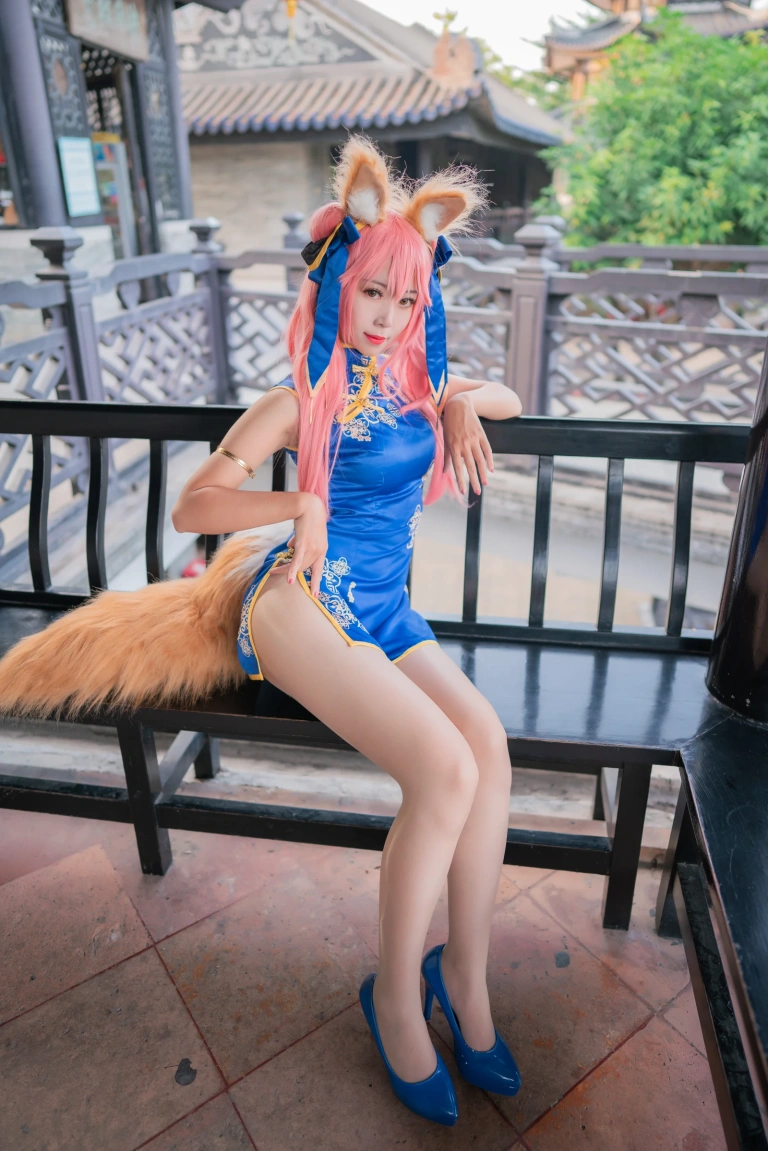 Money冷冷《玉藻前旗袍》主题写真：17张全套美图