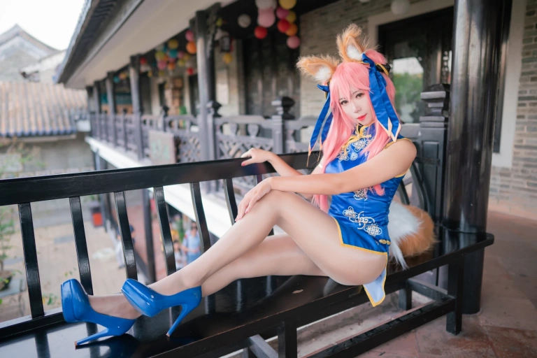 Money冷冷《玉藻前旗袍》主题写真：17张全套美图