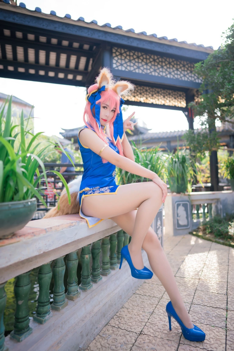 Money冷冷《玉藻前旗袍》主题写真：17张全套美图
