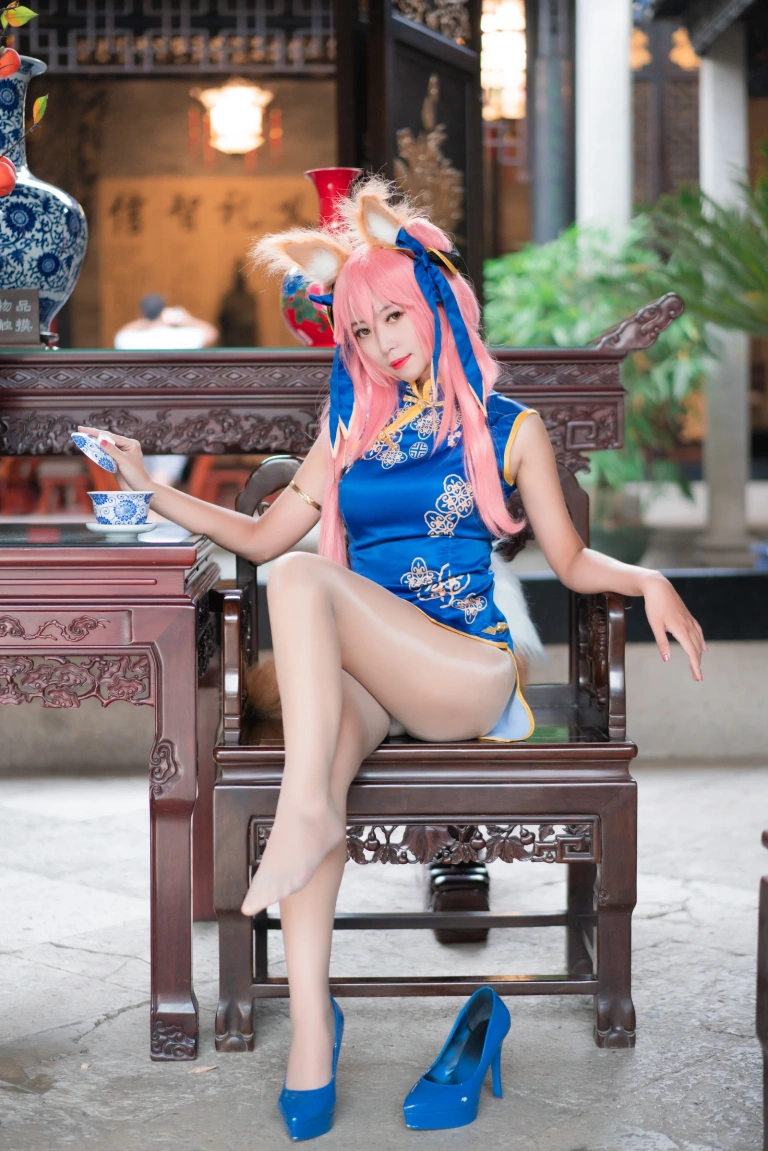 Money冷冷《玉藻前旗袍》主题写真：17张全套美图
