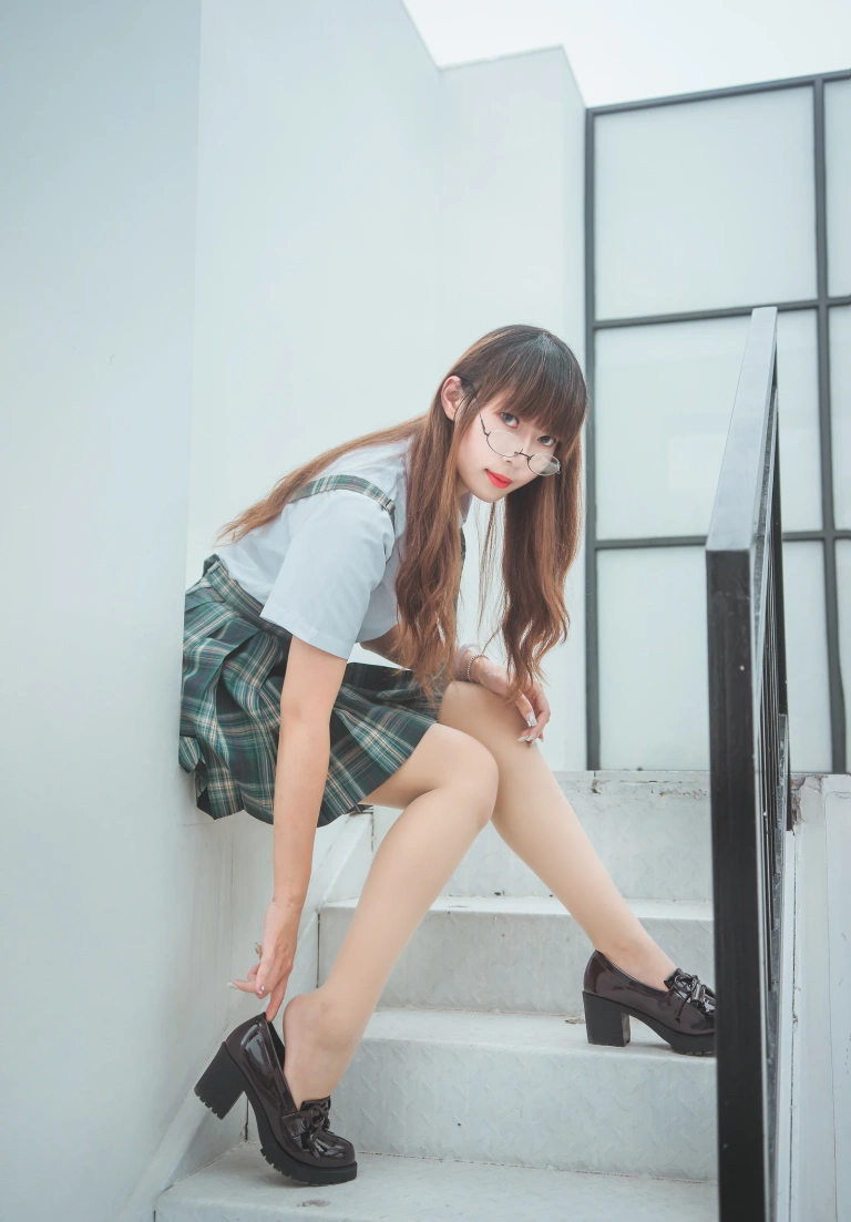 Money冷冷《JK》主题写真：9张全套美图