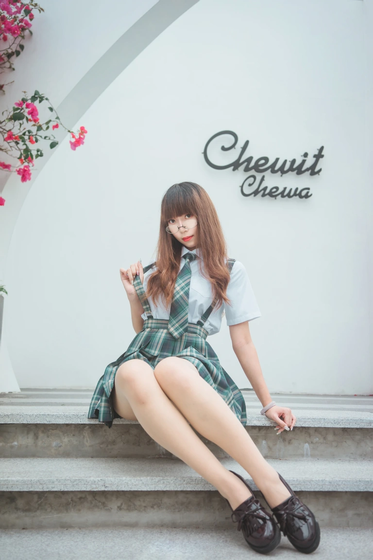 Money冷冷《JK》主题写真：9张全套美图