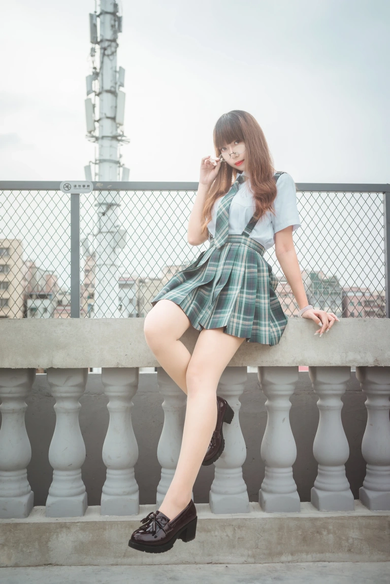 Money冷冷《JK》主题写真：9张全套美图
