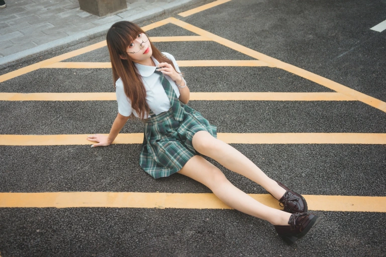 Money冷冷《JK》主题写真：9张全套美图