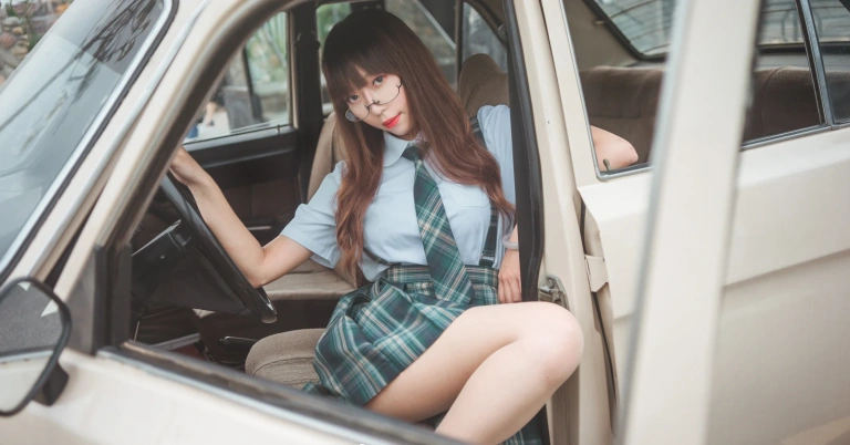 Money冷冷《JK》主题写真：9张全套美图