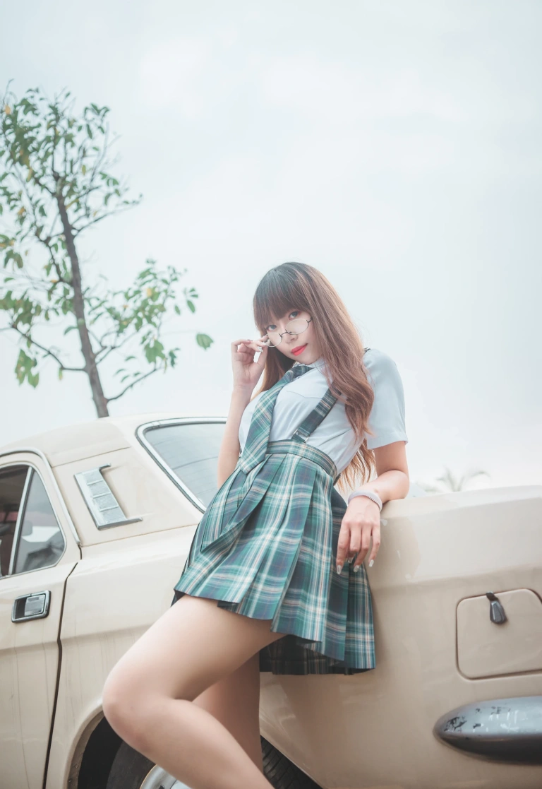 Money冷冷《JK》主题写真：9张全套美图