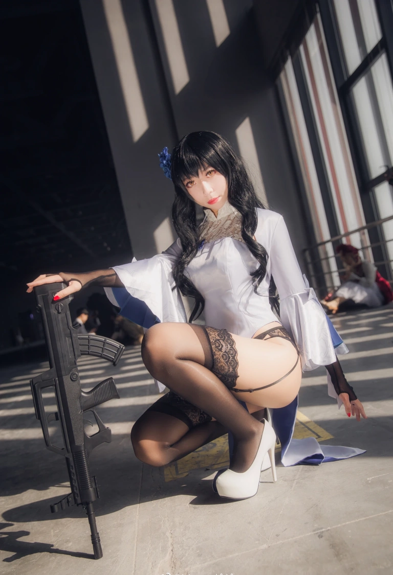 Money冷冷《95式玉玲珑》主题写真：6张全套美图