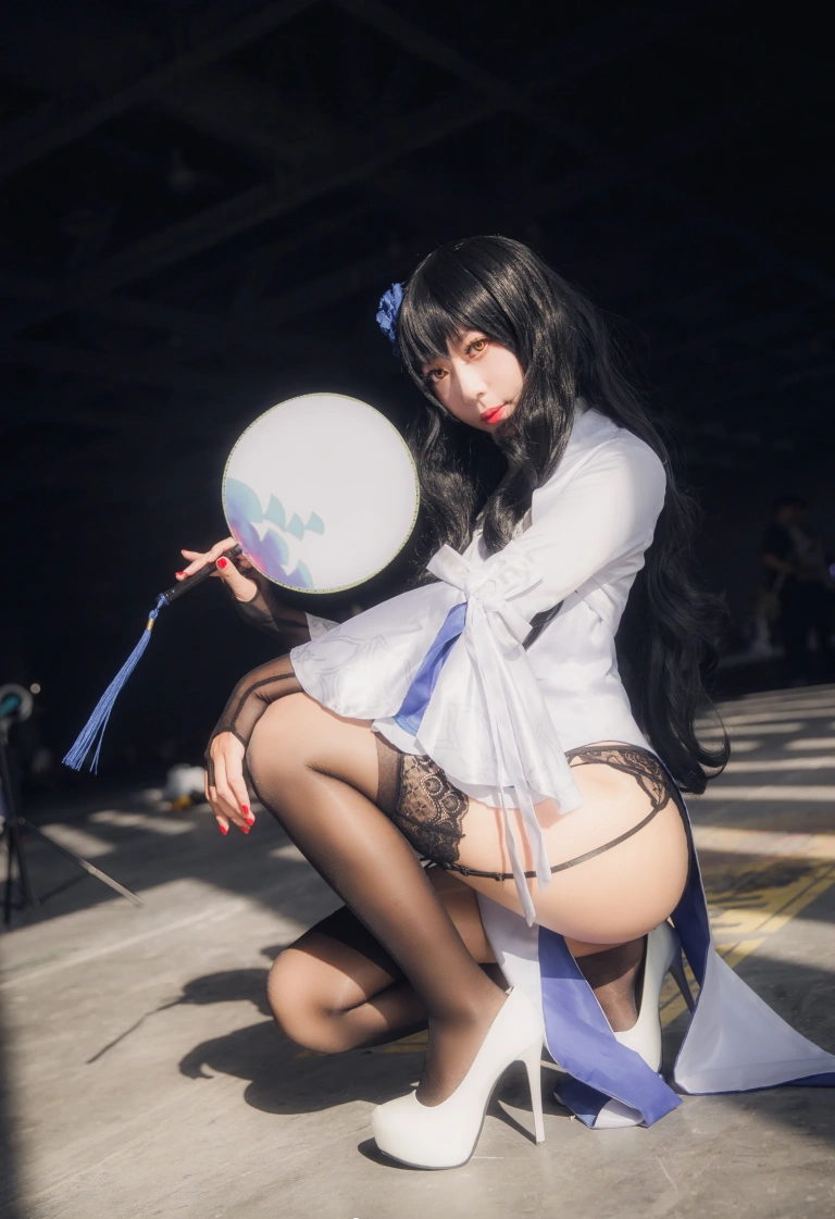 Money冷冷《95式玉玲珑》主题写真：6张全套美图