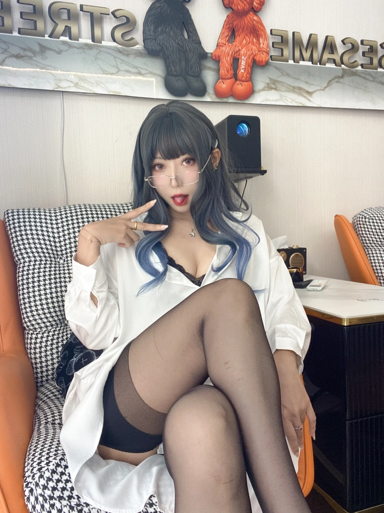 Money冷冷《白衬衫》主题写真：84张全套美图，含2个视频