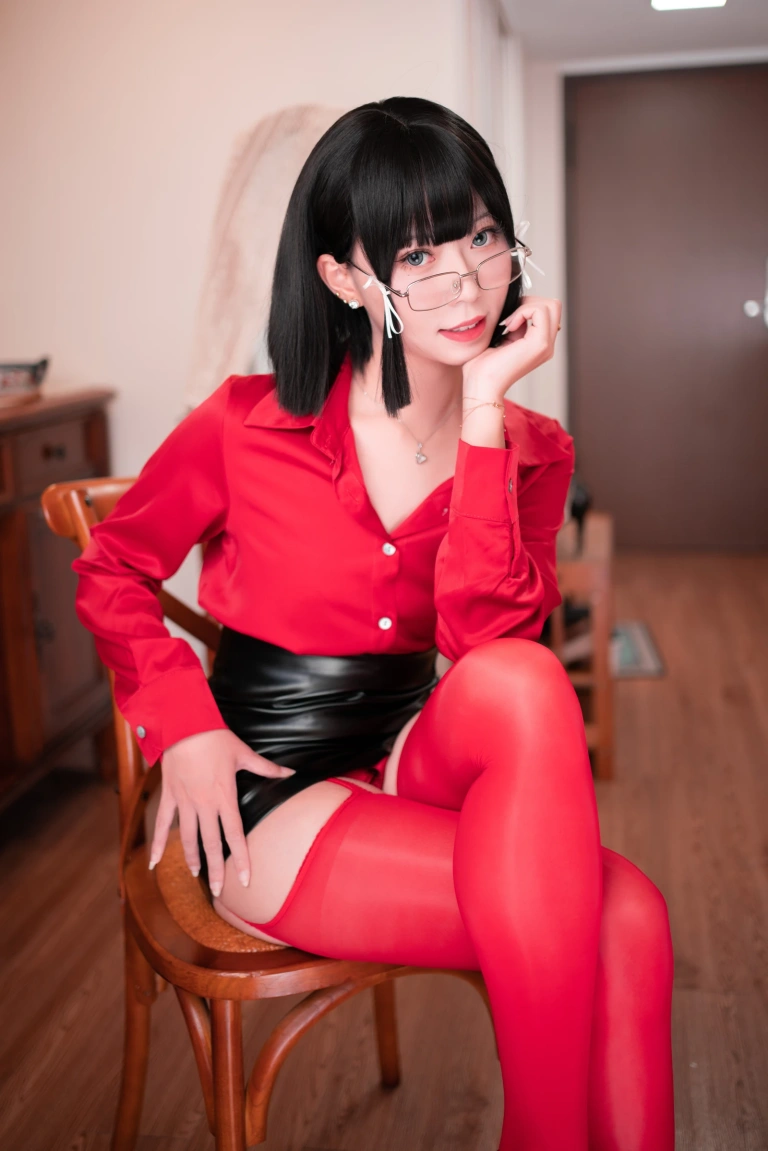 Money冷冷《辉夜姬OL制服》主题写真：135张全套美图，含1个视频