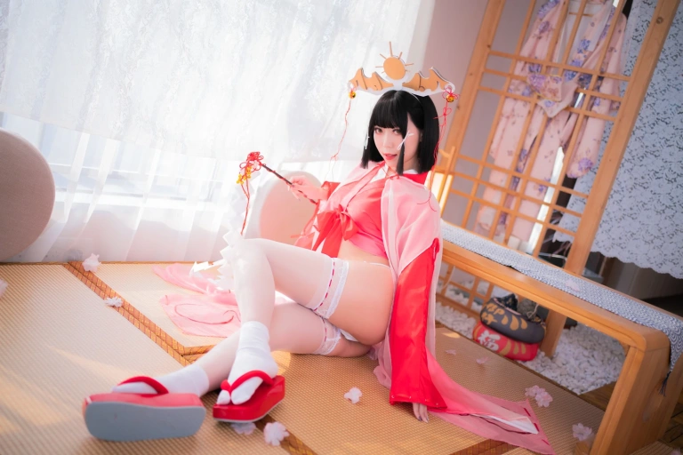 Money冷冷《辉夜巫女》主题写真：127张全套美图，含1个视频