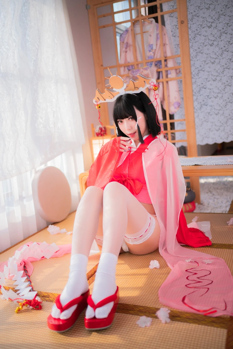 Money冷冷《辉夜巫女》主题写真：127张全套美图，含1个视频