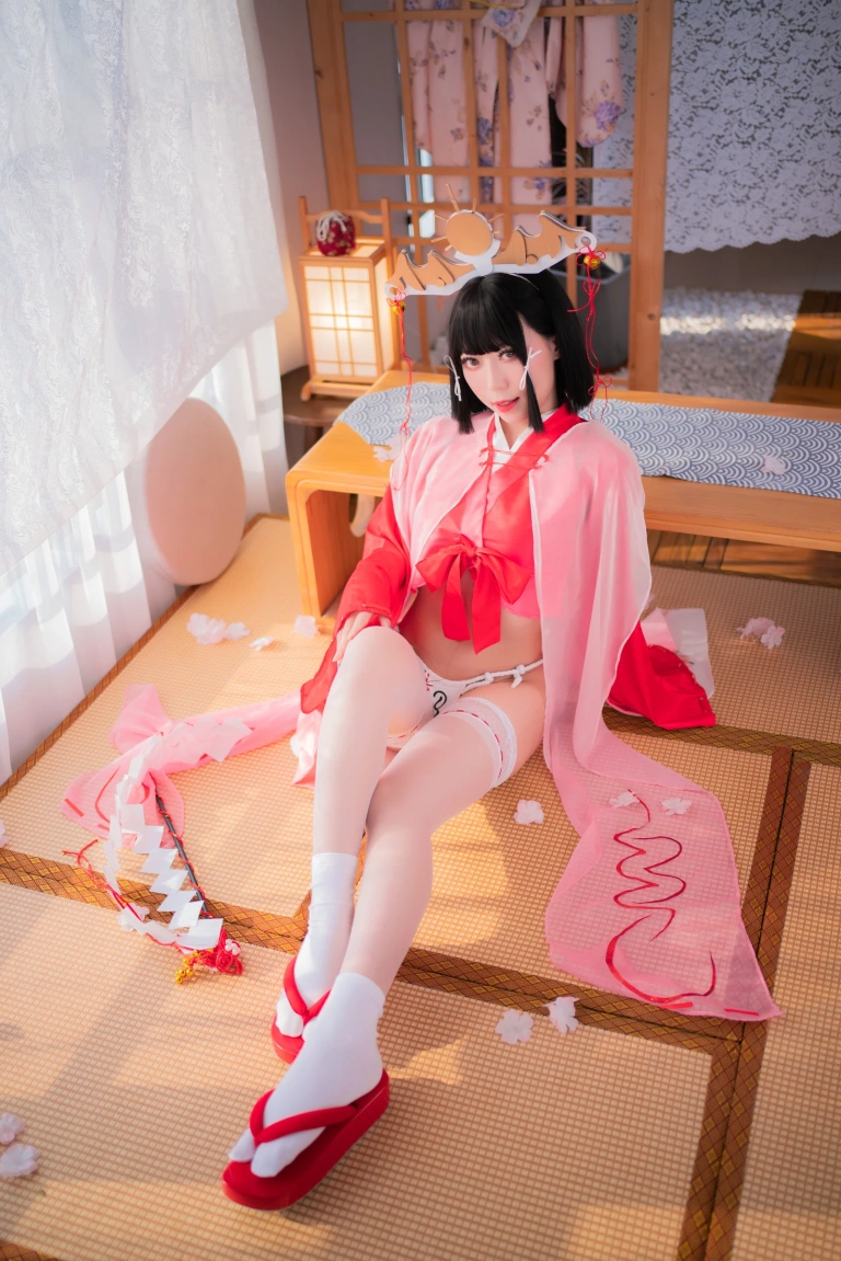 Money冷冷《辉夜巫女》主题写真：127张全套美图，含1个视频