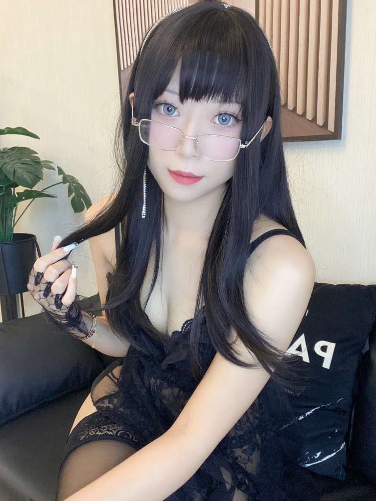 Money冷冷《蕾丝裙》主题写真：76张全套美图，含3个视频