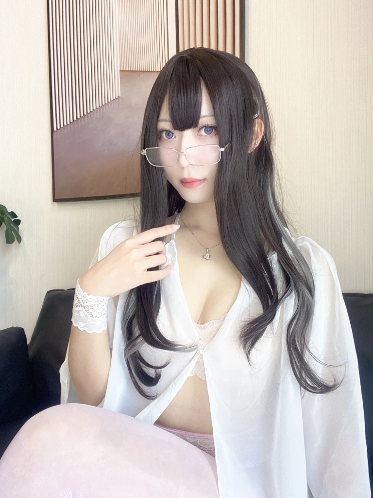 Money冷冷《白挂》主题写真：59张全套美图，含2个视频