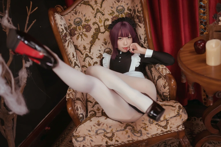 Money冷冷《高叉女仆》主题写真：25张全套美图