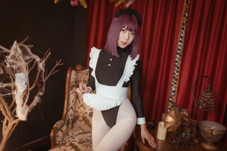 Money冷冷《高叉女仆》主题写真：25张全套美图