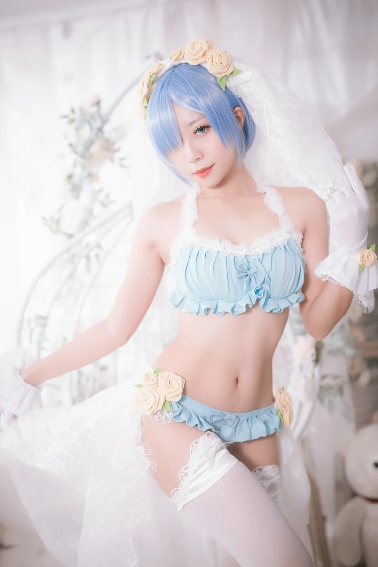 Money冷冷《蕾姆》主题写真：15张全套美图