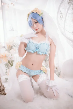 Money冷冷《蕾姆》主题写真：15张全套美图
