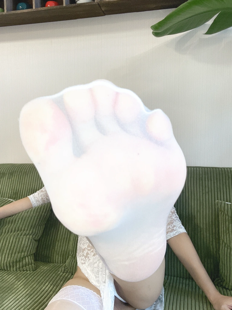 Money冷冷《白蕾丝长裙》主题写真：73张全套美图，含2个视频