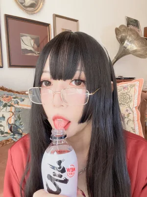 Money冷冷《红西装》主题写真：78张全套美图，含2个视频