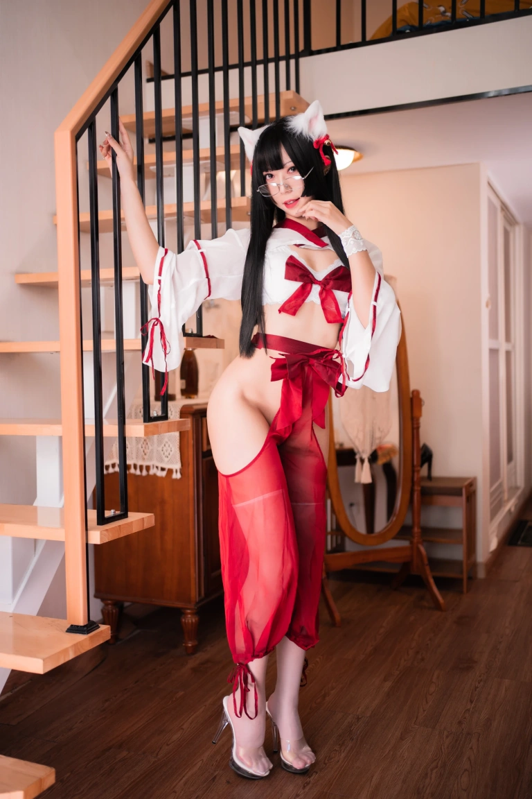 Money冷冷《巫女》主题写真：60张全套美图，含2个视频