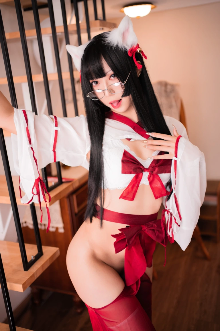 Money冷冷《巫女》主题写真：60张全套美图，含2个视频