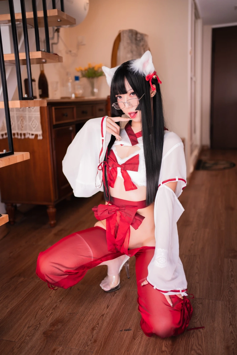 Money冷冷《巫女》主题写真：60张全套美图，含2个视频