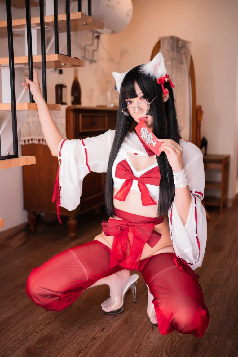 Money冷冷《巫女》主题写真：60张全套美图，含2个视频