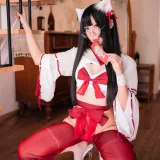 Money冷冷《巫女》主题写真：60张全套美图，含2个视频