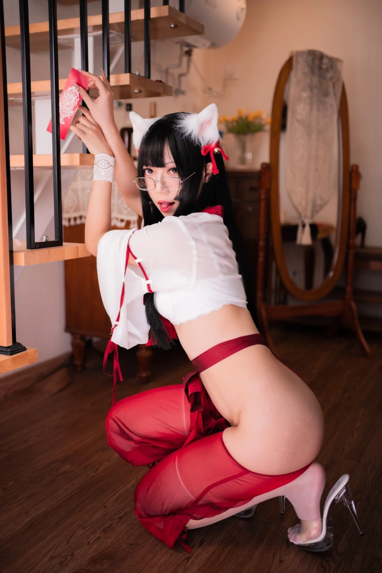 Money冷冷《巫女》主题写真：60张全套美图，含2个视频